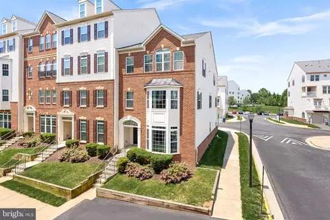 7471 Brunson Cir #10A, Gainesville, VA 20155