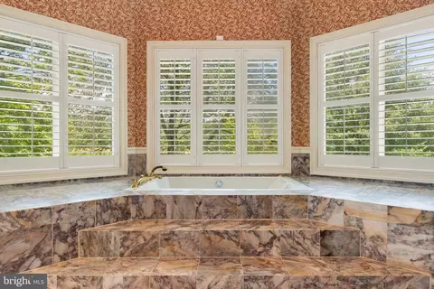Bath - 12040 Wright Ln, Bristow, VA 20136 photo 6 of 13