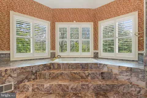 Bath - 12040 Wright Ln, Bristow, VA 20136 photo 5 of 13