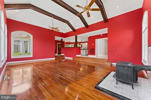 Living - 12040 Wright Ln, Bristow, VA 20136 photo 7 of 11