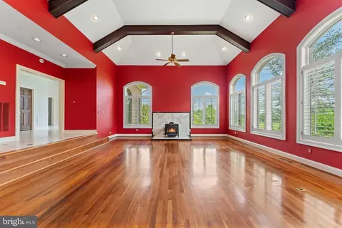 Living - 12040 Wright Ln, Bristow, VA 20136 photo 6 of 11