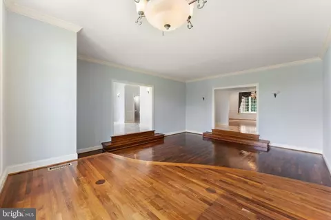 Living - 12040 Wright Ln, Bristow, VA 20136 photo 3 of 11