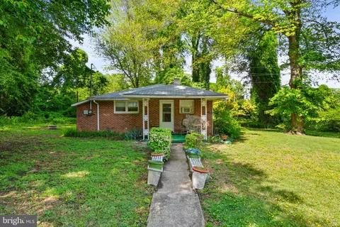 1950 Donna Ln, Woodbridge, VA 22191