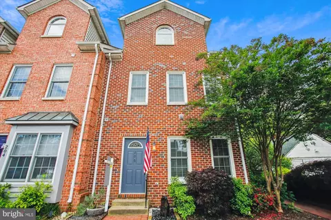206 Center Ln, Occoquan, VA 22125
