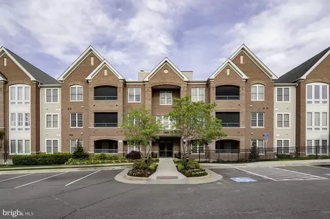 7055 Heritage Hunt Dr #207, Gainesville, VA 20155