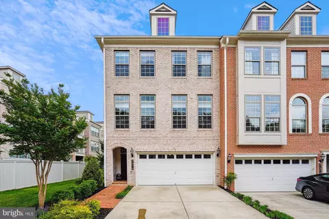 7974 Turtle Creek Cir, Gainesville, VA 20155