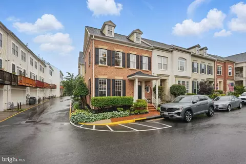 13716 Pinnacle St, Woodbridge, VA 22191