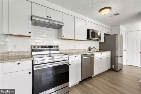 3371 Yost Ln #201, Dumfries, VA 22026
