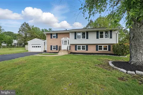 9706 Glen Ct, Manassas, VA 20110