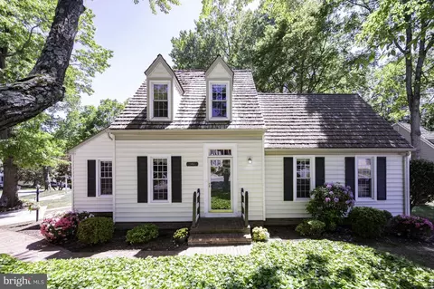 15482 Golf Club Dr, Dumfries, VA 22025