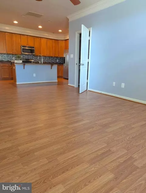Living - 7848 Cedar Branch Dr, Gainesville, VA 20155 photo 4 of 7
