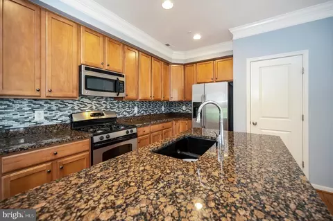 Kitchen - 7848 Cedar Branch Dr, Gainesville, VA 20155 photo 9 of 16