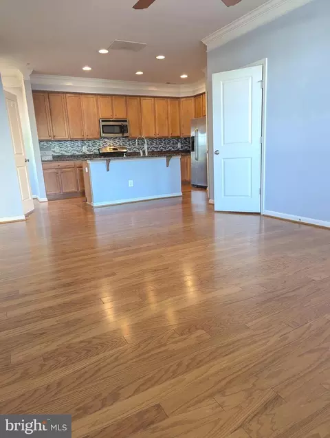 Living - 7848 Cedar Branch Dr, Gainesville, VA 20155 photo 2 of 7