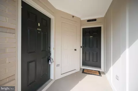 Entry Way - 7848 Cedar Branch Dr, Gainesville, VA 20155 photo 4 of 5