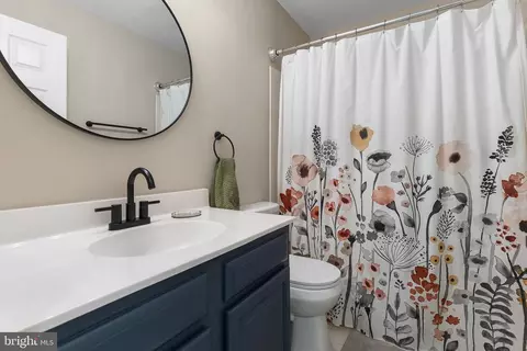 Bath - 3587 Lions Field Rd, Triangle, VA 22172 photo 2 of 2