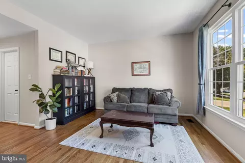 Living - 3587 Lions Field Rd, Triangle, VA 22172 photo 1 of 2