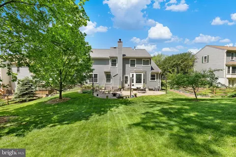 Exterior - 3587 Lions Field Rd, Triangle, VA 22172 photo 3 of 7