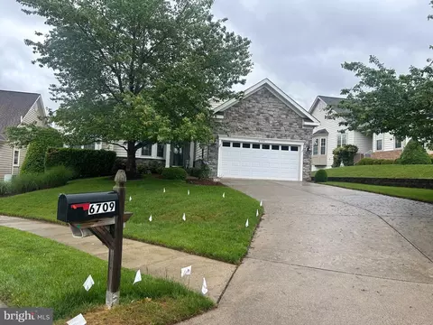 6709 Whirlaway Ct, Gainesville, VA 20155