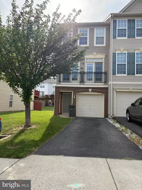 15718 John Diskin Cir, Woodbridge, VA 22191