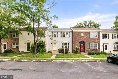 2919 Lexington Ct, Woodbridge, VA 22192