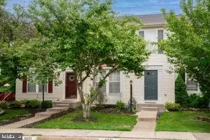 9071 Falcon Glen Ct, Bristow, VA 20136