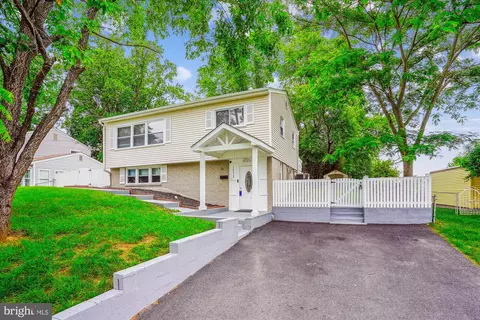 14313 Randall Dr, Woodbridge, VA 22191