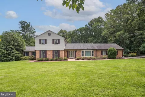 3809 Russell Rd, Woodbridge, VA 22192