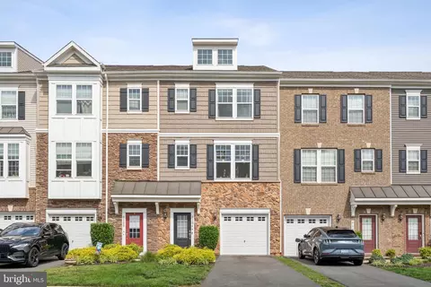 6184 Camerons Ferry Dr, Haymarket, VA 20169