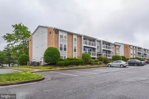 17060 Capri Ln #204, Dumfries, VA 22026