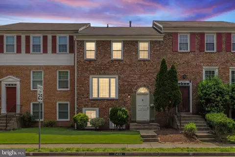 7433 Colton Ln, Manassas, VA 20109
