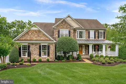7633 Great Dover St, Gainesville, VA 20155