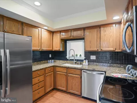 Kitchen - 10612 Winfield Loop, Manassas, VA 20109 photo 4 of 5