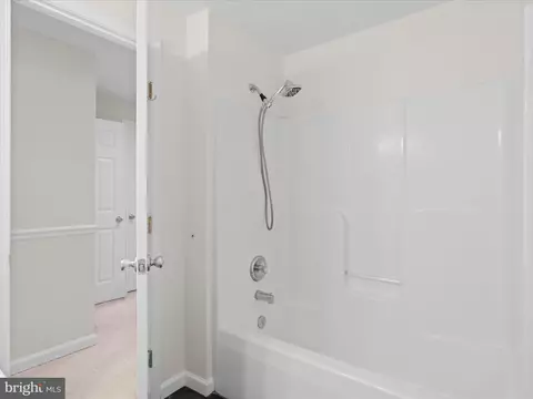 Bath - 10612 Winfield Loop, Manassas, VA 20109 photo 4 of 4