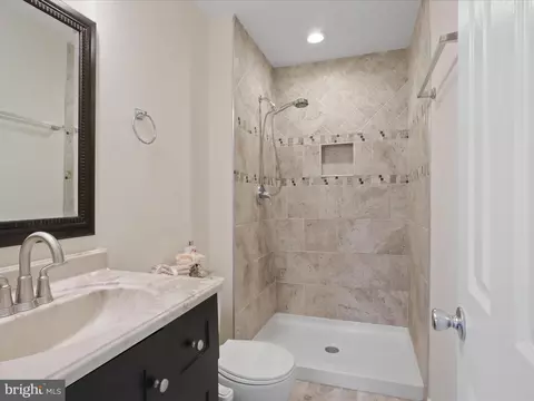 Bath - 10612 Winfield Loop, Manassas, VA 20109 photo 1 of 4