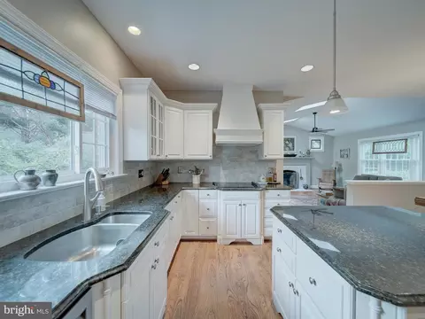 Kitchen - 4387 Stepney Dr, Gainesville, VA 20155 photo 7 of 7