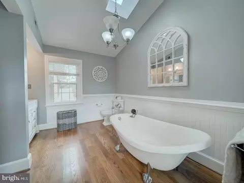 Bath - 4387 Stepney Dr, Gainesville, VA 20155 photo 6 of 8