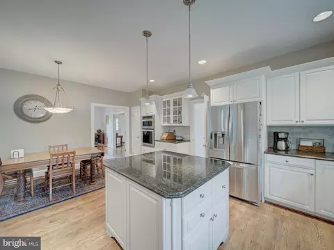 Kitchen - 4387 Stepney Dr, Gainesville, VA 20155 photo 6 of 7