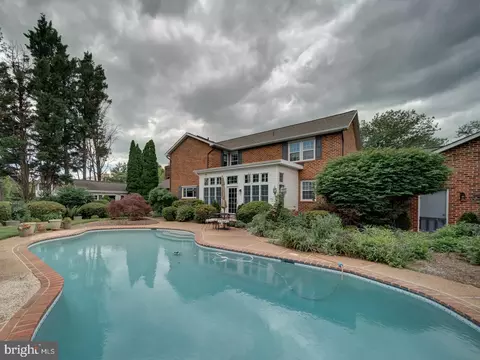 Exterior - 4387 Stepney Dr, Gainesville, VA 20155 photo 7 of 14