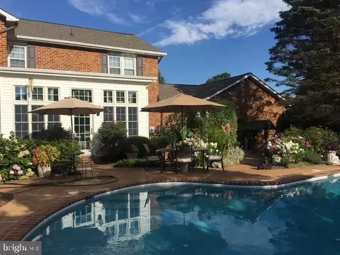 Exterior - 4387 Stepney Dr, Gainesville, VA 20155 photo 13 of 14