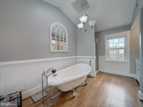 Bath - 4387 Stepney Dr, Gainesville, VA 20155 photo 3 of 8