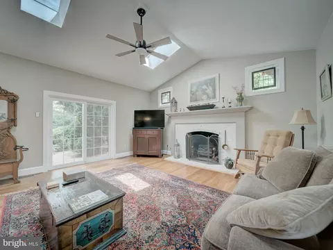 Living - 4387 Stepney Dr, Gainesville, VA 20155 photo 5 of 5