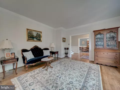 Living - 4387 Stepney Dr, Gainesville, VA 20155 photo 3 of 5