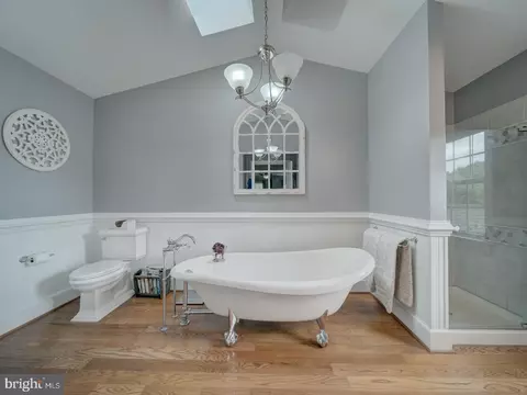 Bath - 4387 Stepney Dr, Gainesville, VA 20155 photo 2 of 8