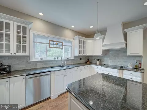 Kitchen - 4387 Stepney Dr, Gainesville, VA 20155 photo 3 of 7