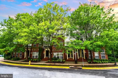 14472 Village High St #149, Gainesville, VA 20155