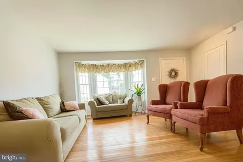 Living - 11289 Kessler Pl, Manassas, VA 20109 photo 1 of 3