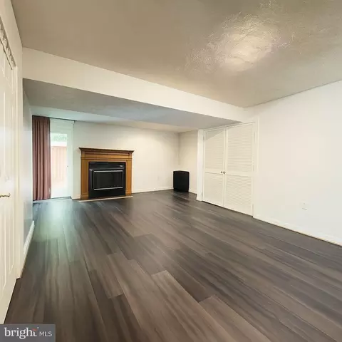 Living - 11289 Kessler Pl, Manassas, VA 20109 photo 2 of 3