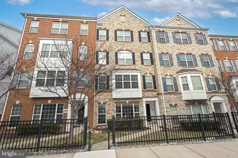 15255 Leicestershire St, Woodbridge, VA 22191