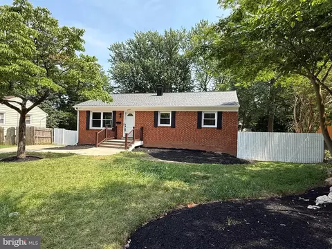 2005 York Dr, Woodbridge, VA 22191