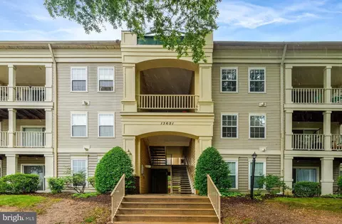 13621 Garfield Pl #302, Woodbridge, VA 22191
